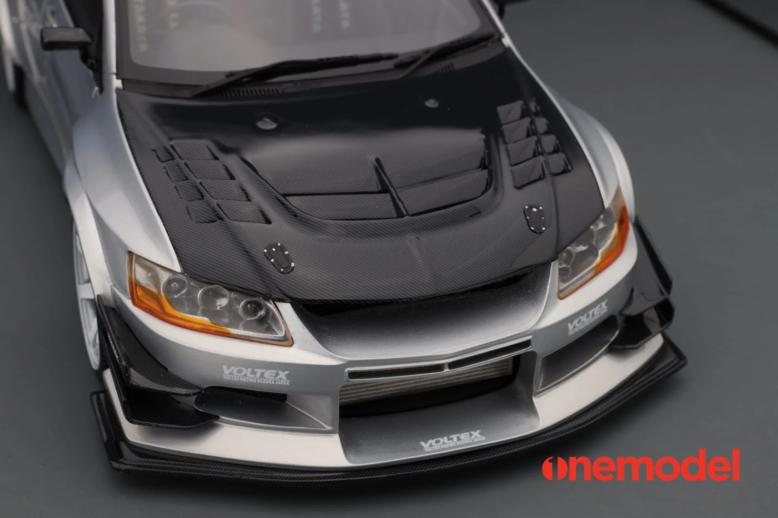 One Model 1:18 Mitsubishi Lancer Evolution IX Voltex with Carbon Bonnet in Silver - Image 5