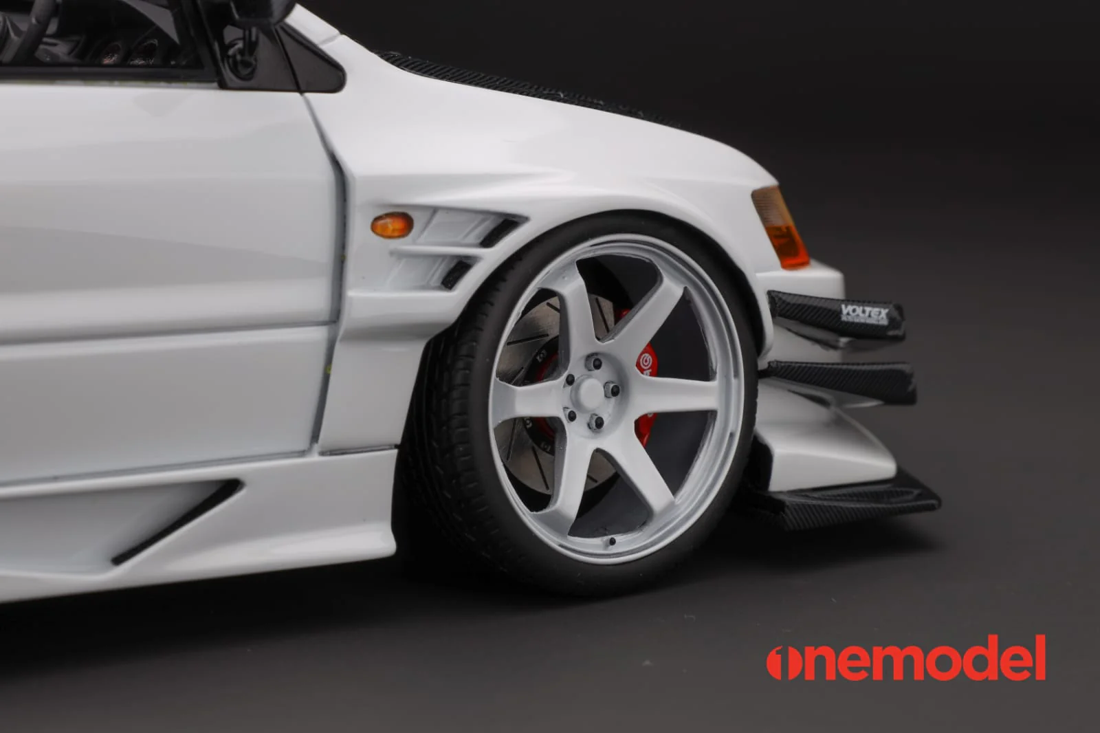 One Model 1:18 Mitsubishi Lancer Evolution IX Voltex with Carbon Bonnet in White - Image 4