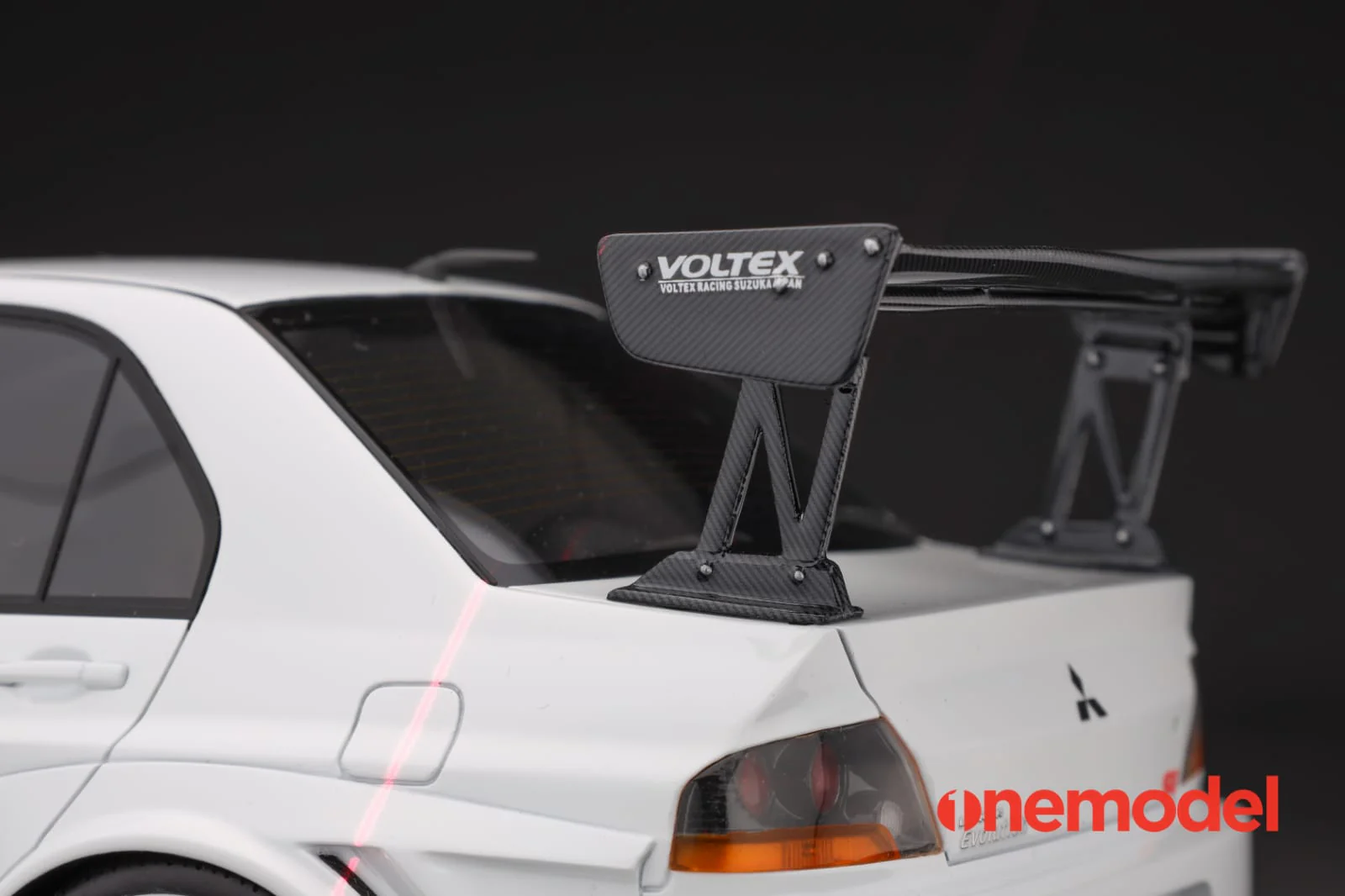 One Model 1:18 Mitsubishi Lancer Evolution IX Voltex with Carbon Bonnet in White - Image 5