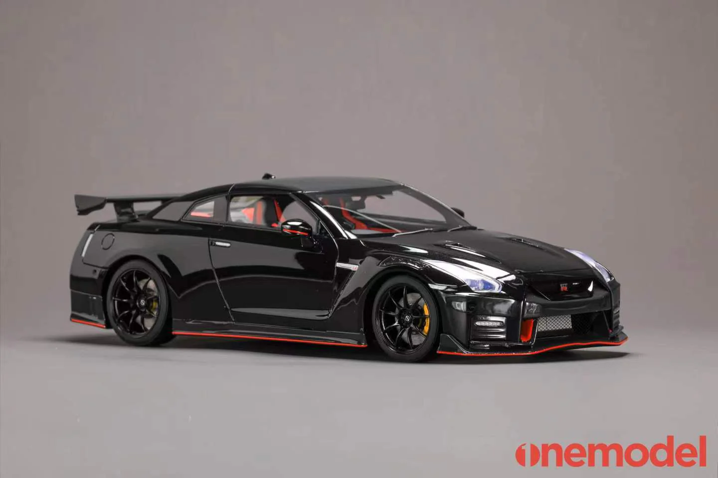 One Model 1:18 Nissan GT-R (R35) 2020 NISMO Edition in Jet Black Pearl - Image 4