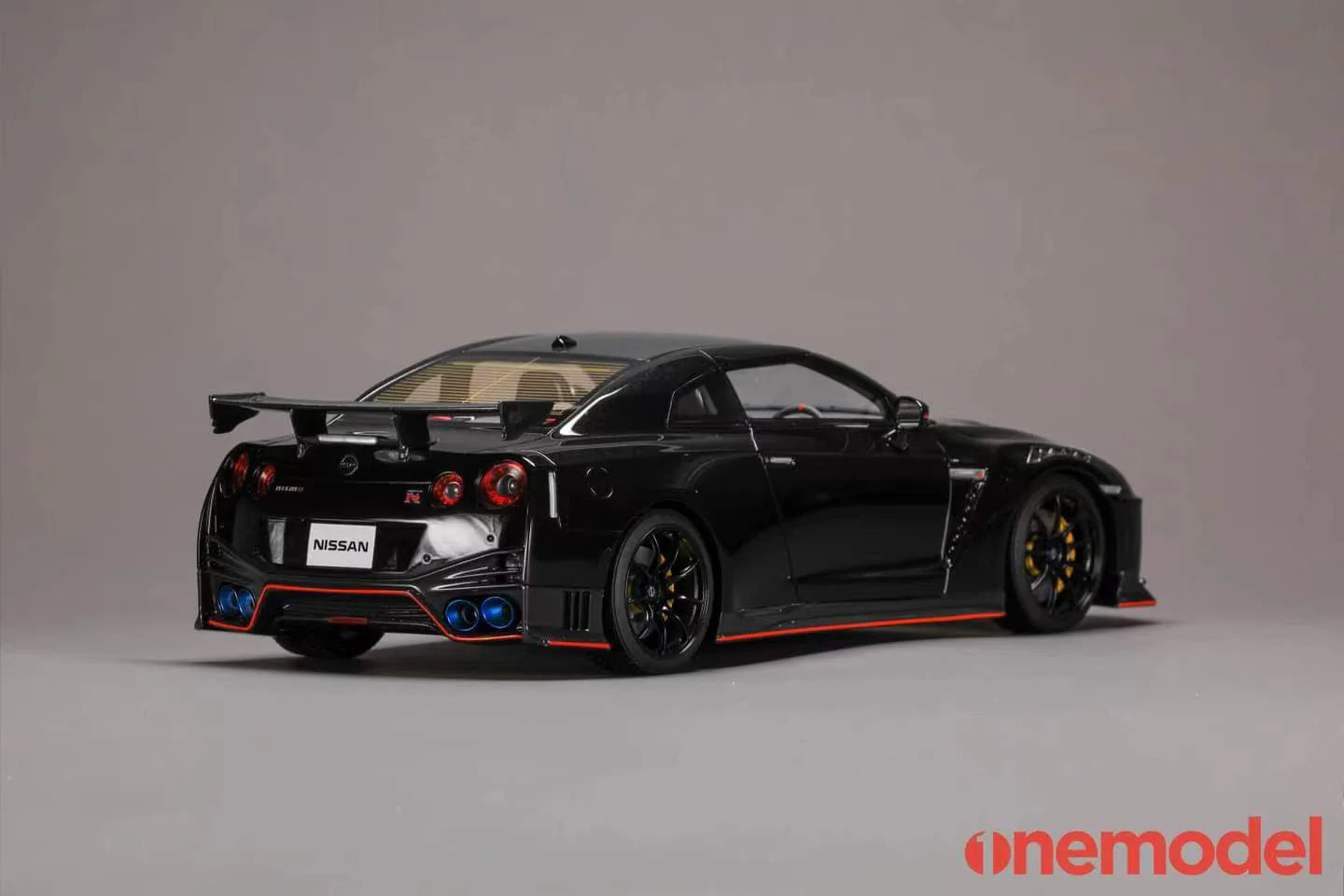 One Model 1:18 Nissan GT-R (R35) 2020 NISMO Edition in Jet Black Pearl - Image 5