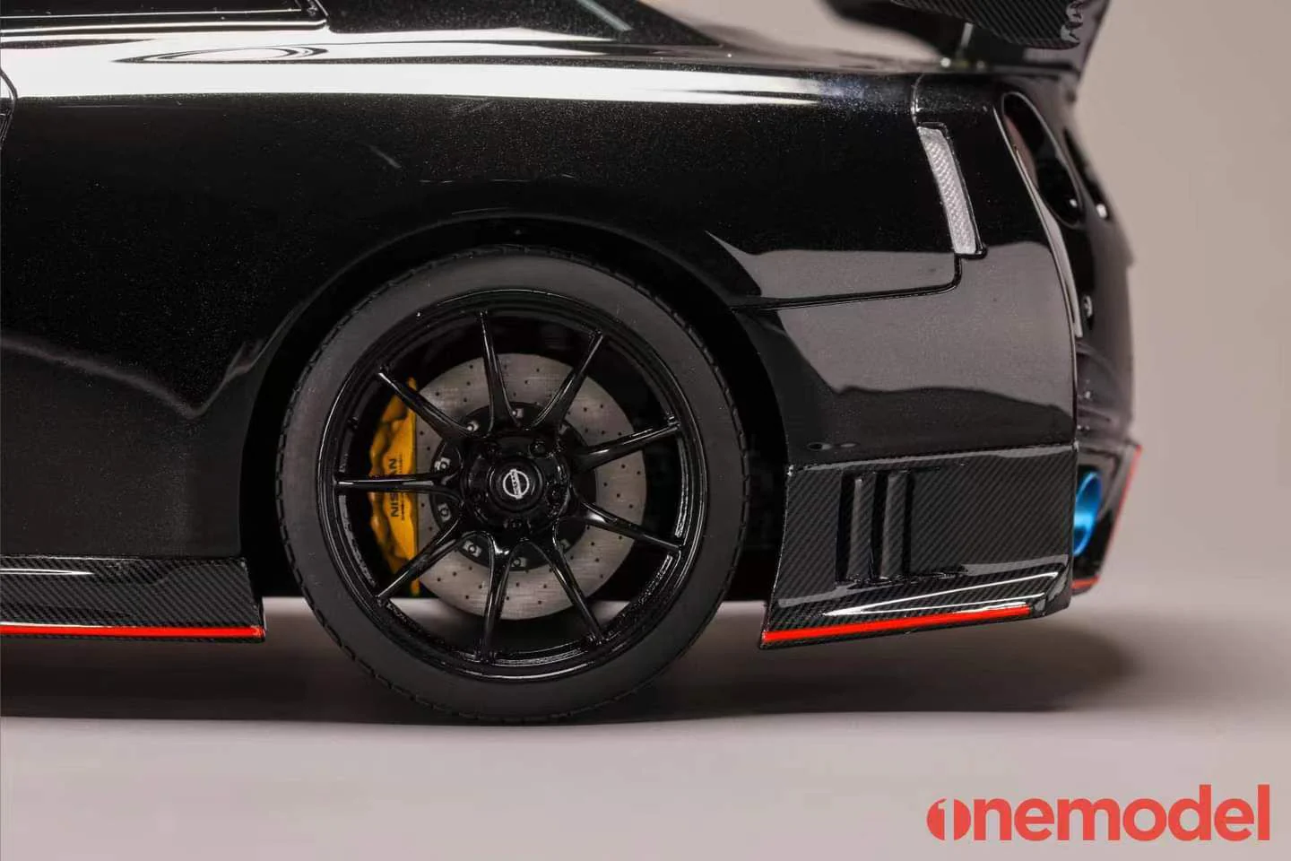 One Model 1:18 Nissan GT-R (R35) 2020 NISMO Edition in Jet Black Pearl - Image 7