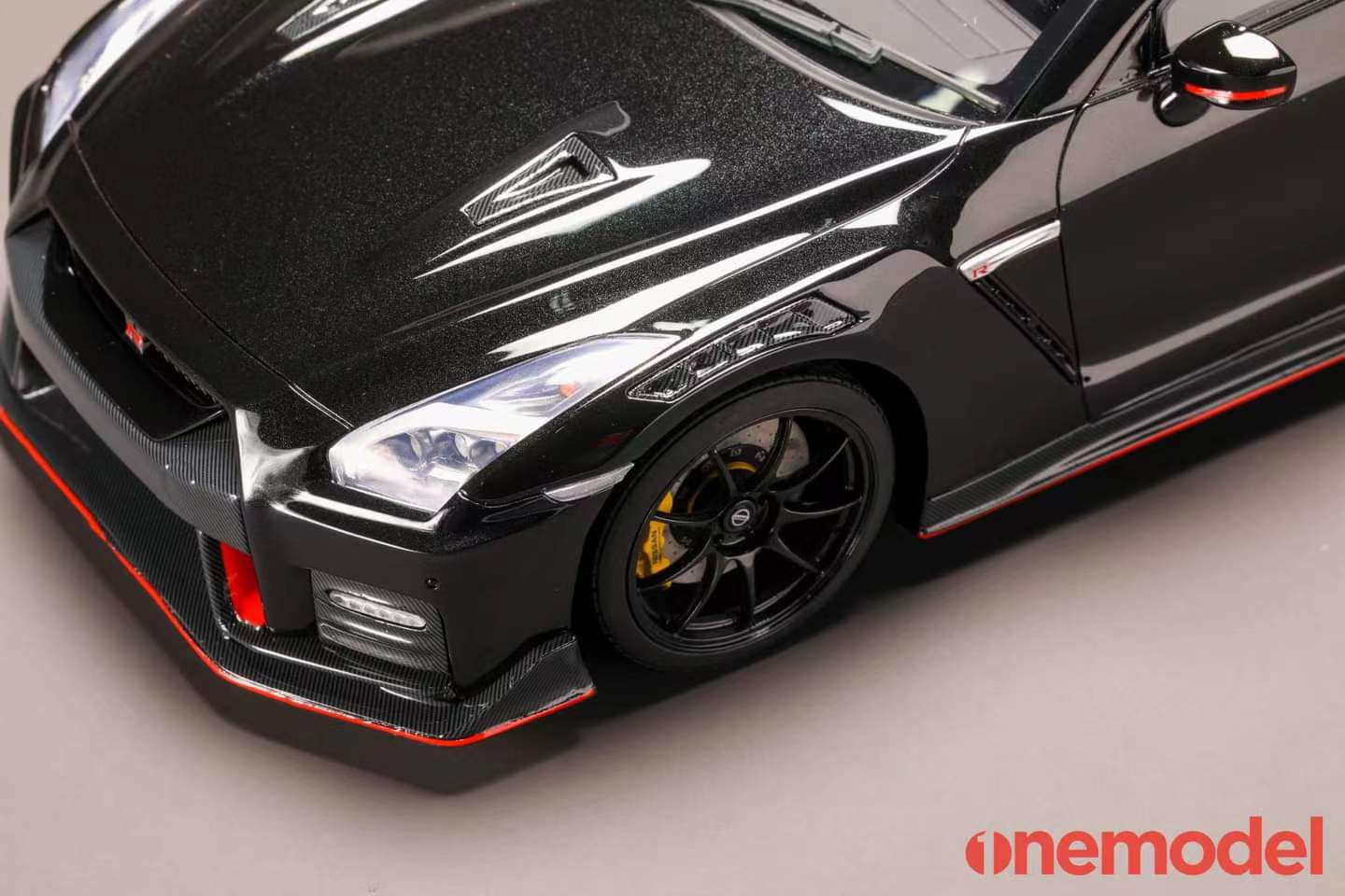 One Model 1:18 Nissan GT-R (R35) 2020 NISMO Edition in Jet Black Pearl - Image 9