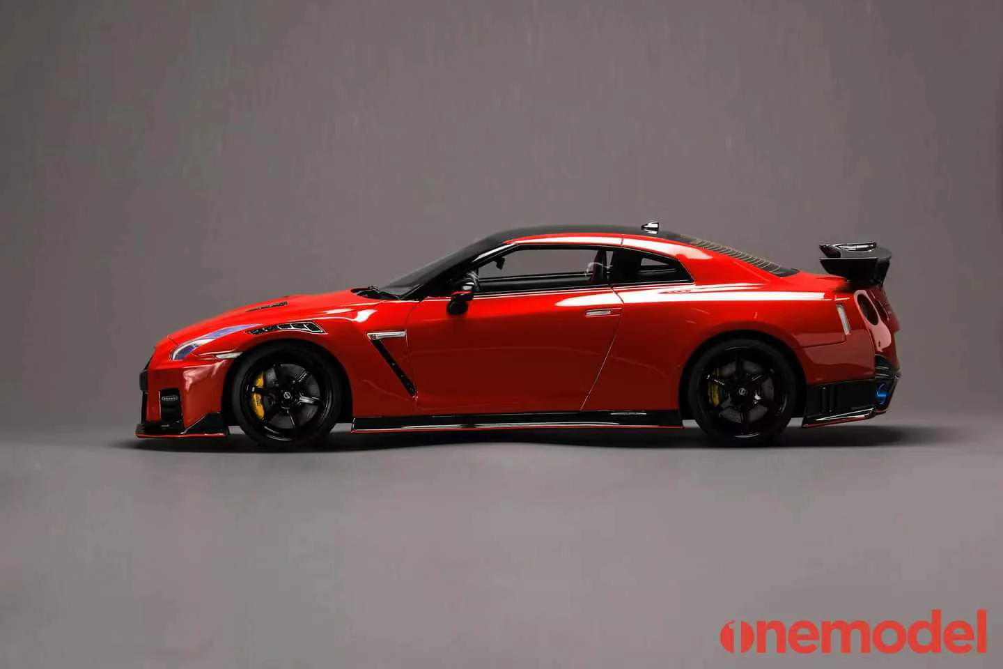 One Model 1:18 Nissan GT-R (R35) 2020 NISMO Edition in Solid Red - Image 5