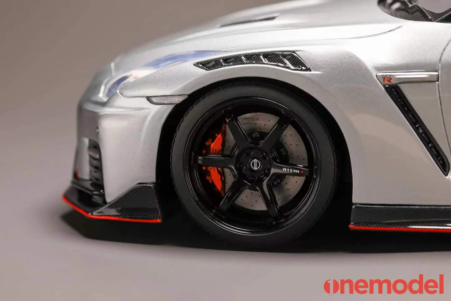 One Model 1:18 Nissan GT-R (R35) 2020 NISMO Edition in Super Silver - Image 11