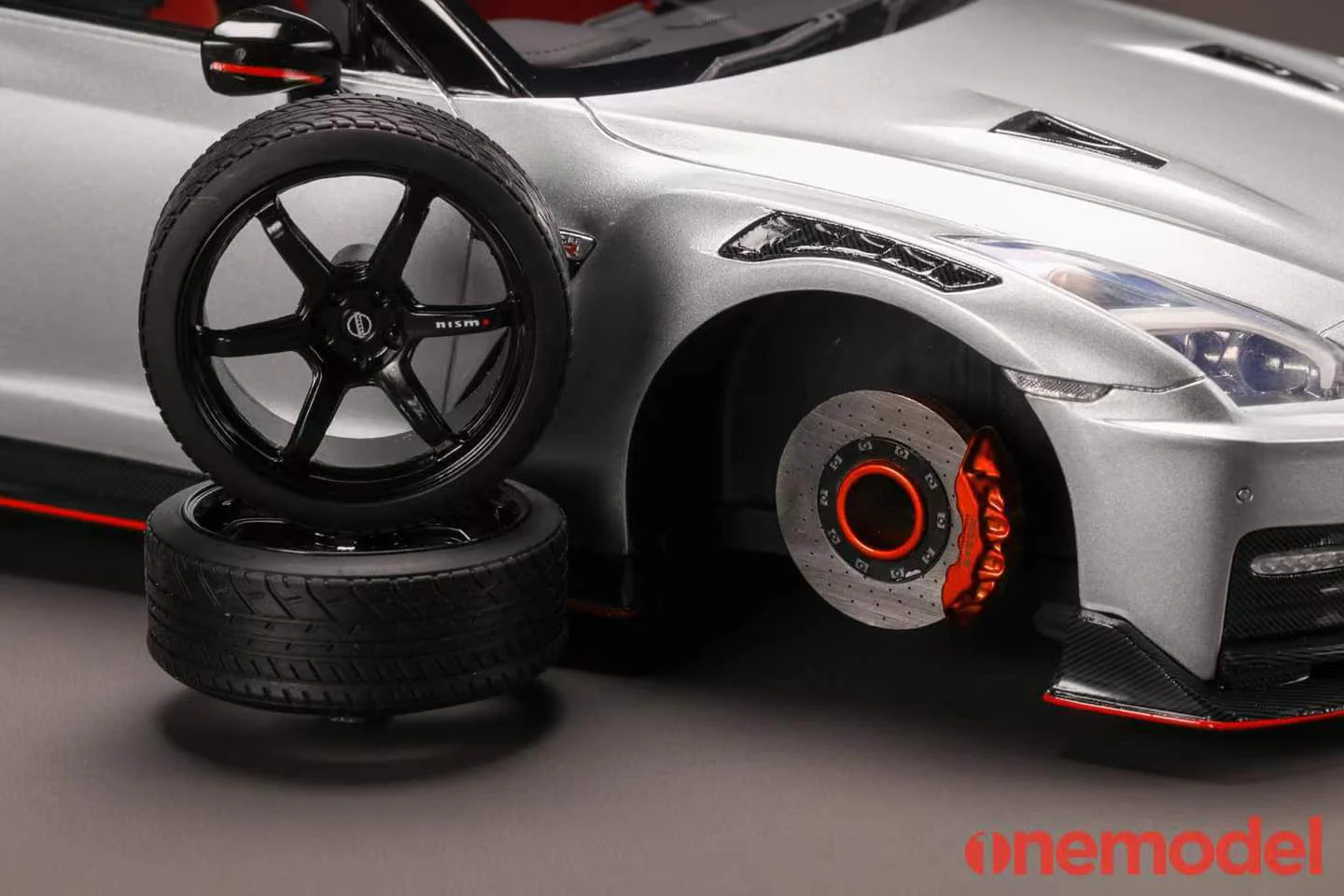 One Model 1:18 Nissan GT-R (R35) 2020 NISMO Edition in Super Silver - Image 12