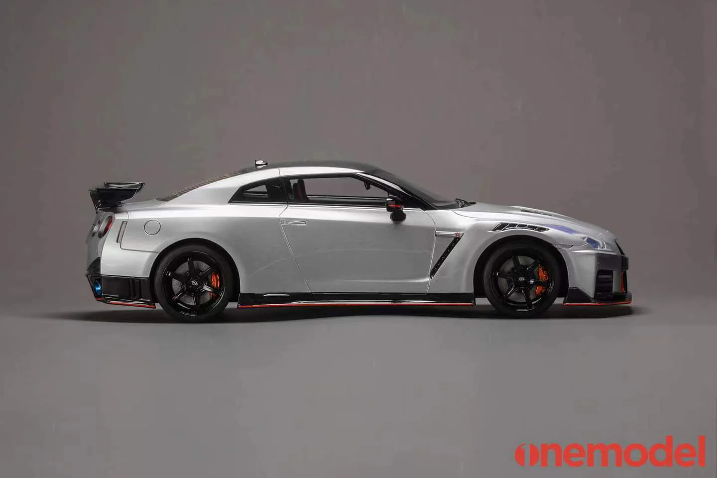 One Model 1:18 Nissan GT-R (R35) 2020 NISMO Edition in Super Silver - Image 2