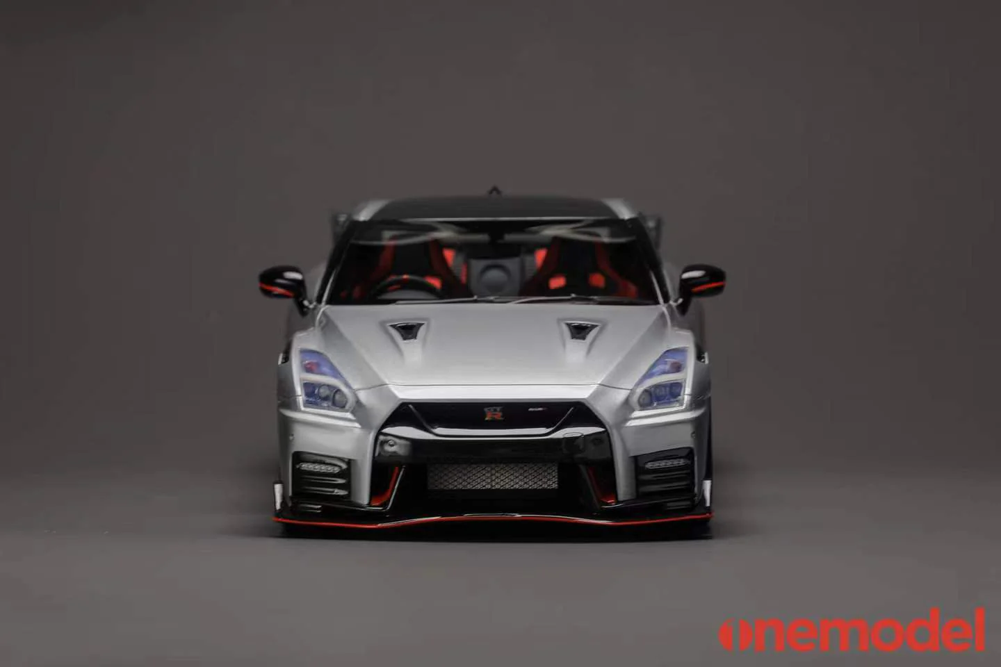 One Model 1:18 Nissan GT-R (R35) 2020 NISMO Edition in Super Silver - Image 4