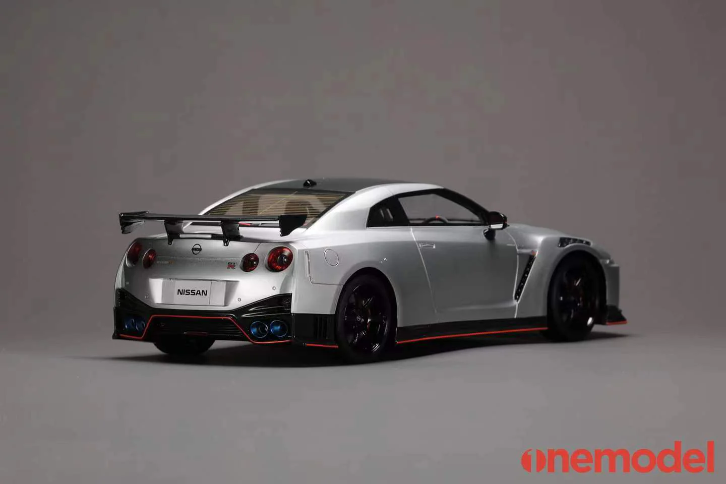 One Model 1:18 Nissan GT-R (R35) 2020 NISMO Edition in Super Silver - Image 6
