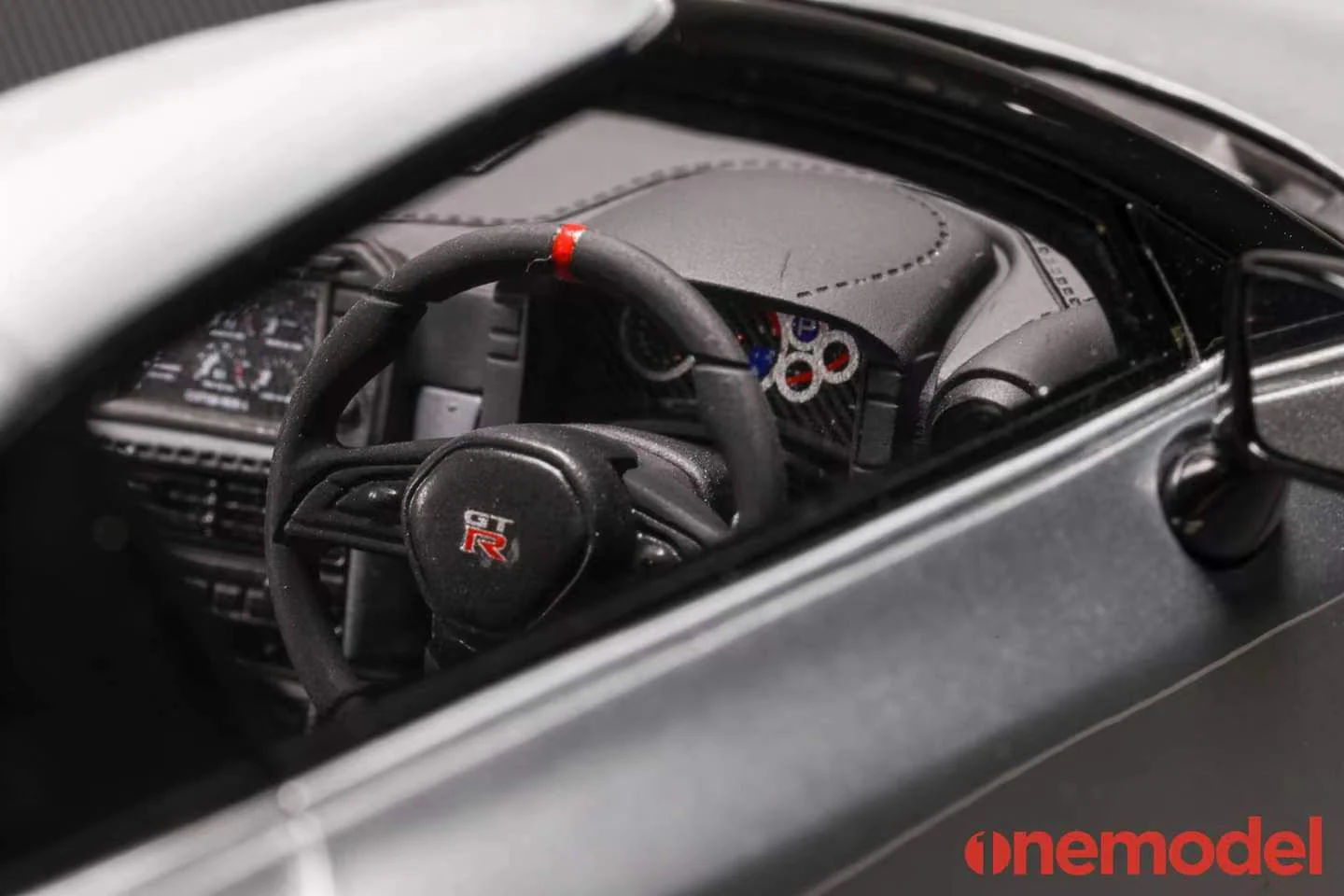 One Model 1:18 Nissan GT-R (R35) 2020 NISMO Edition in Super Silver - Image 7