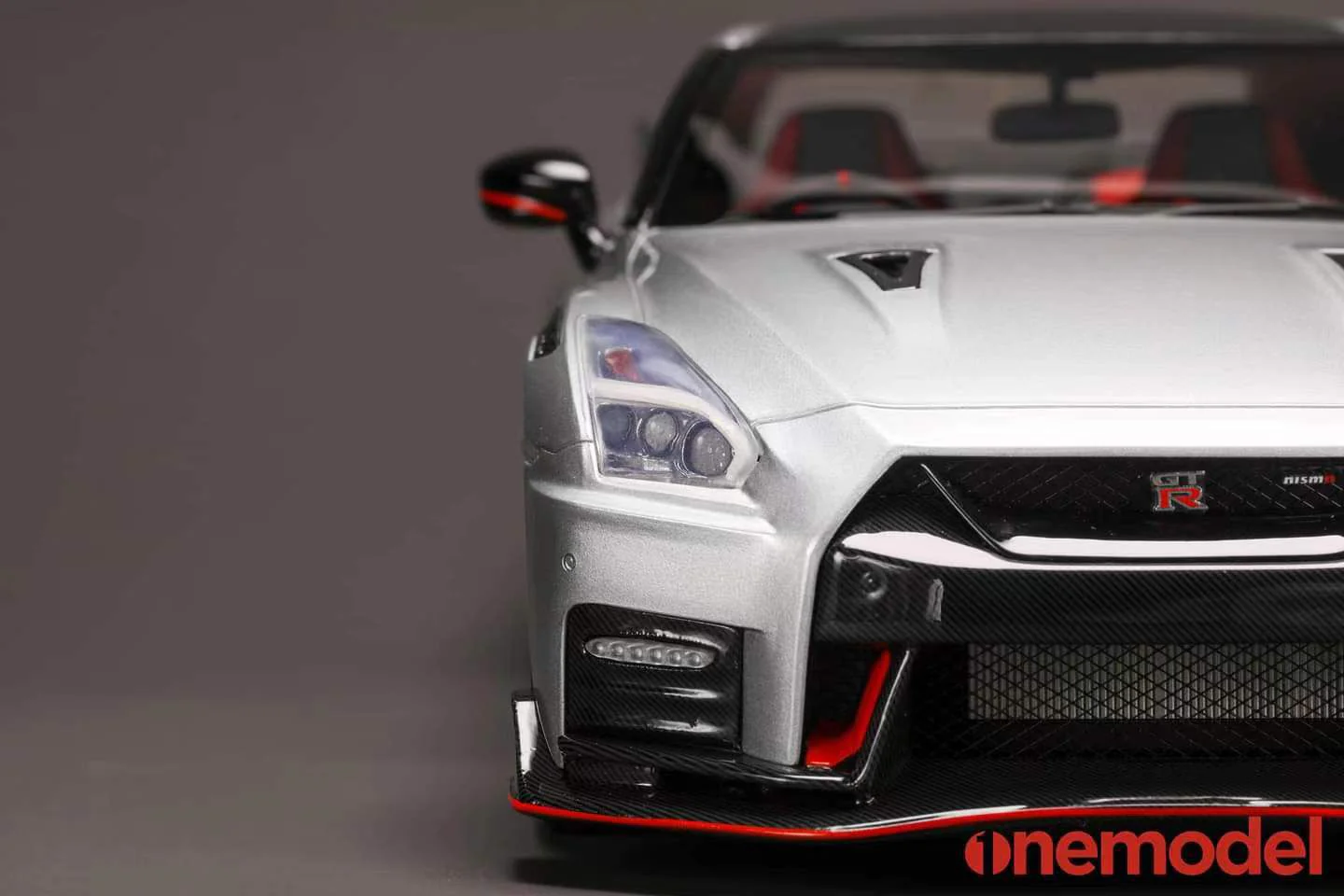One Model 1:18 Nissan GT-R (R35) 2020 NISMO Edition in Super Silver - Image 9