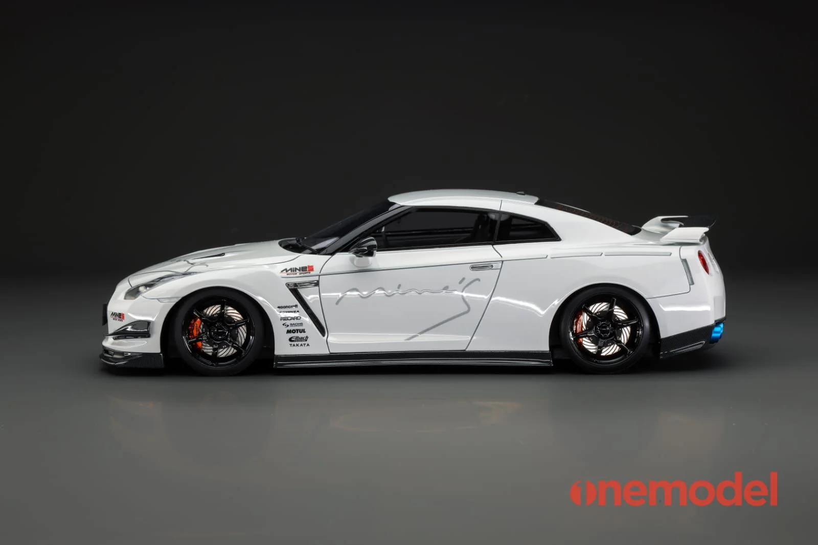One Model 1:18 Nissan GT-R (R35) Mine's Version - Image 2