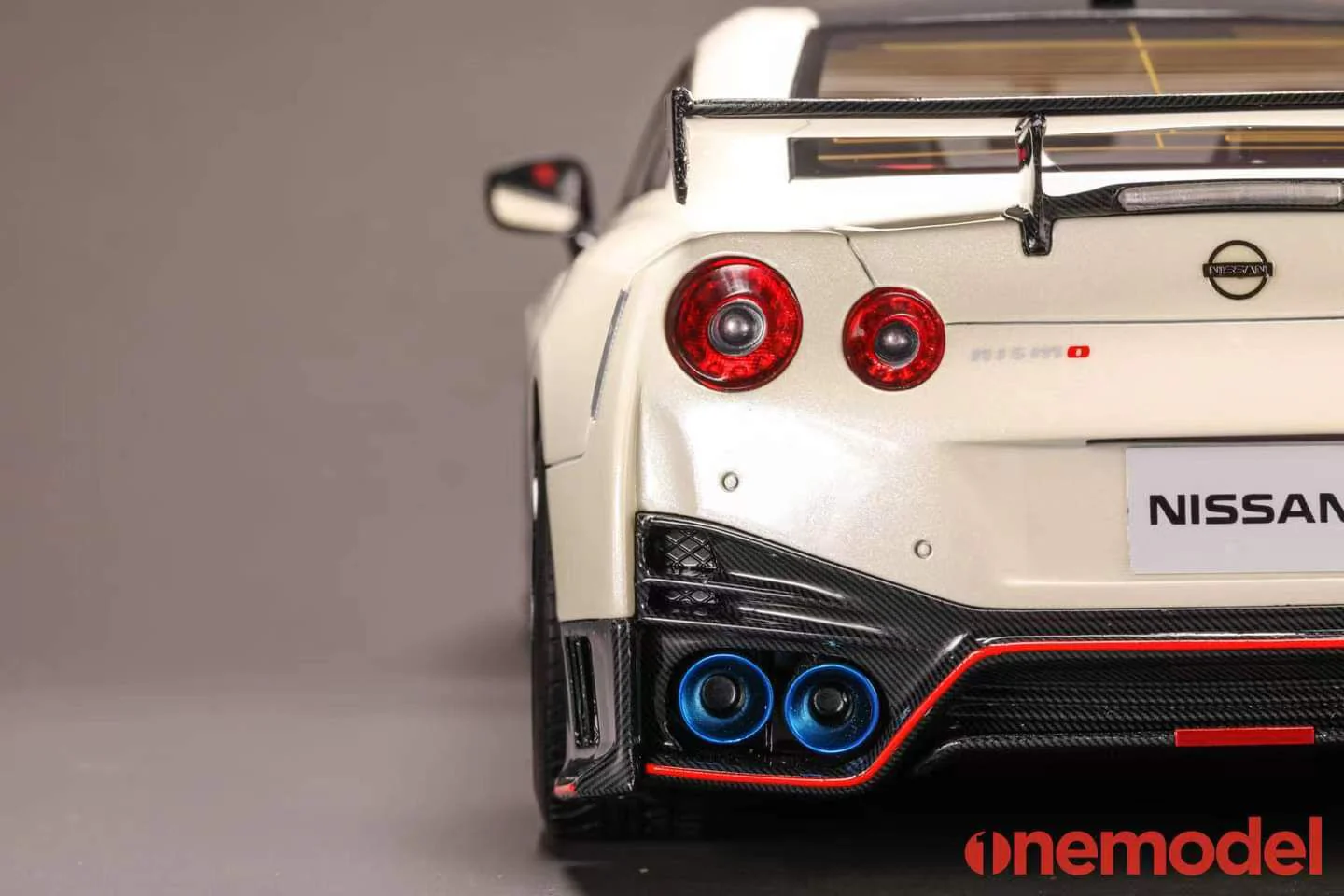 One Model 1:18 Nissan GT-R (R35) 2020 NISMO Edition in Pearl White - Image 3
