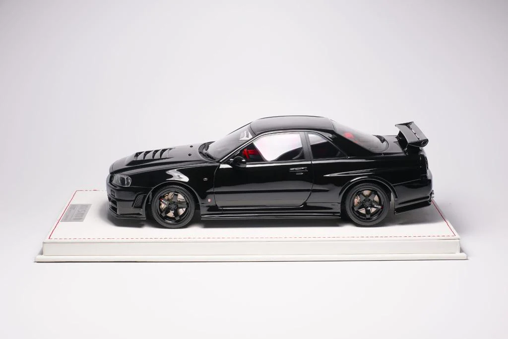 One Model 1:18 Nissan Skyline R34 Z-Tune in Black Pearl - Image 2