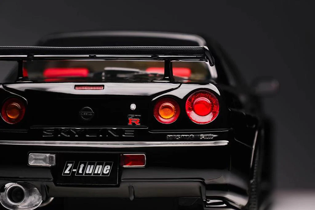 One Model 1:18 Nissan Skyline R34 Z-Tune in Black Pearl - Image 8