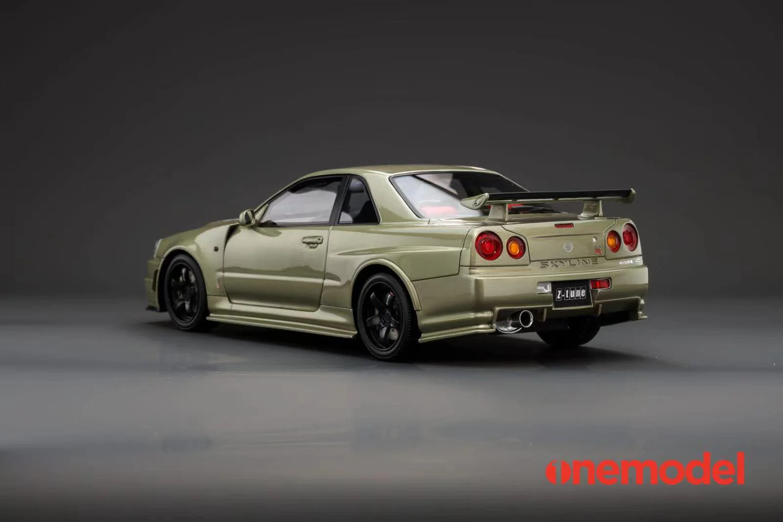One Model 1:18 Nissan Skyline R34 Z-Tune in Millennium Jade - Image 3