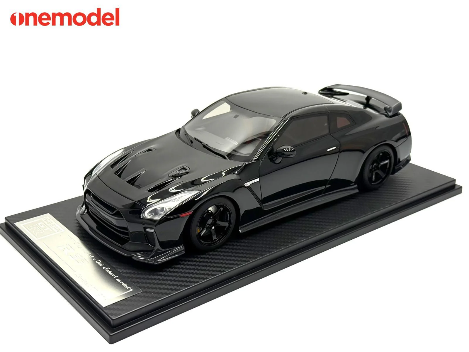 One Model 1:18 Nissan GT-R R35 Custom Edition in Glossy Black - Image 3