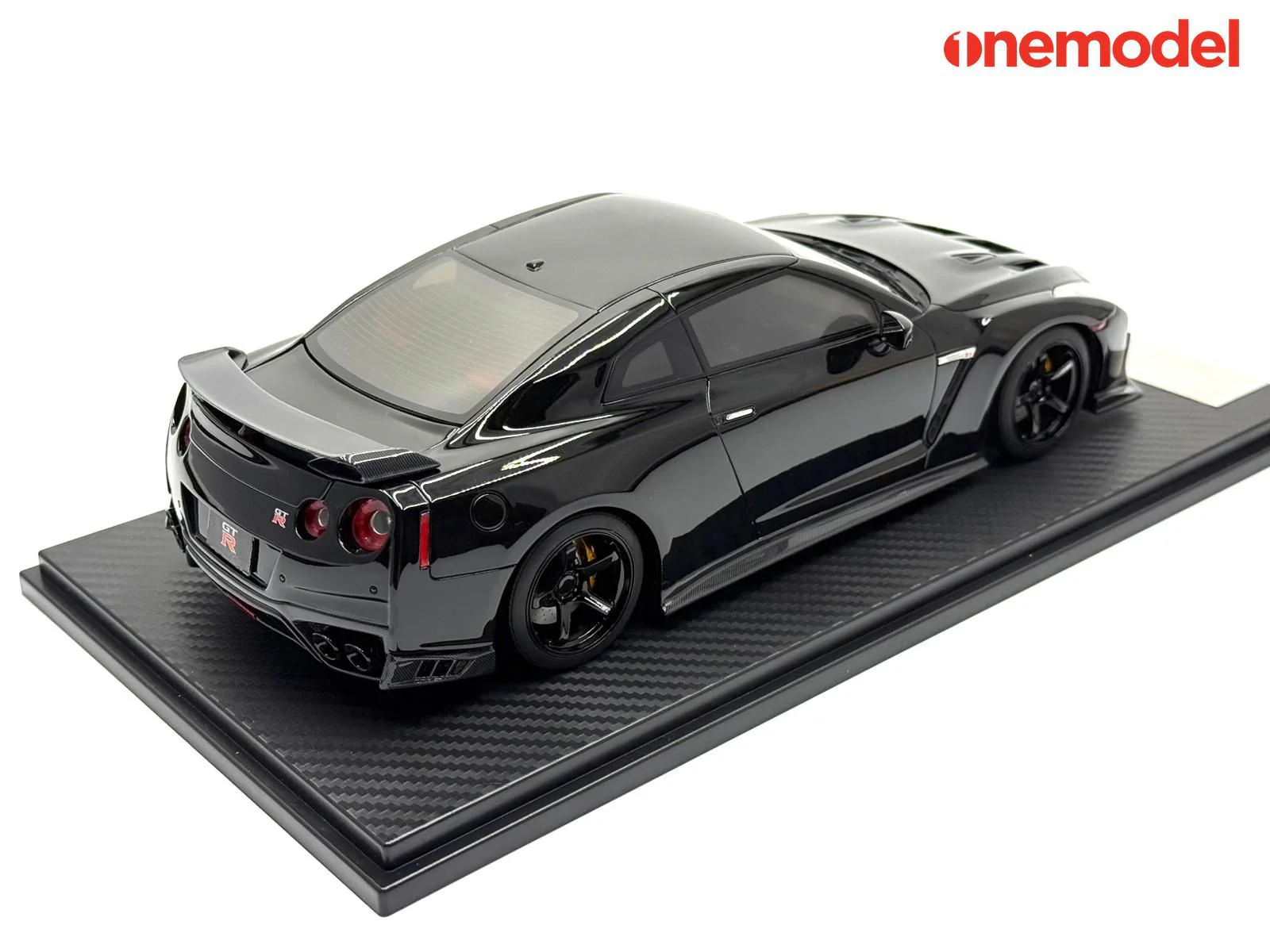 One Model 1:18 Nissan GT-R R35 Custom Edition in Glossy Black - Image 6