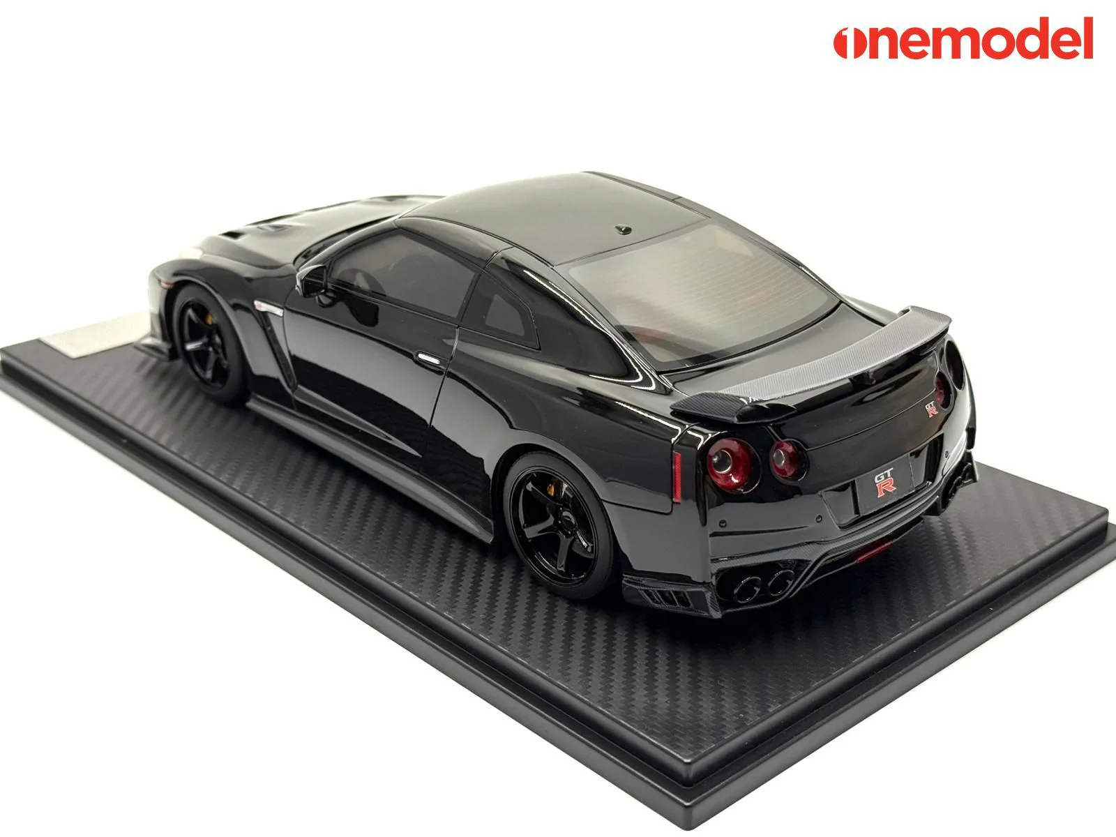 One Model 1:18 Nissan GT-R R35 Custom Edition in Glossy Black - Image 8