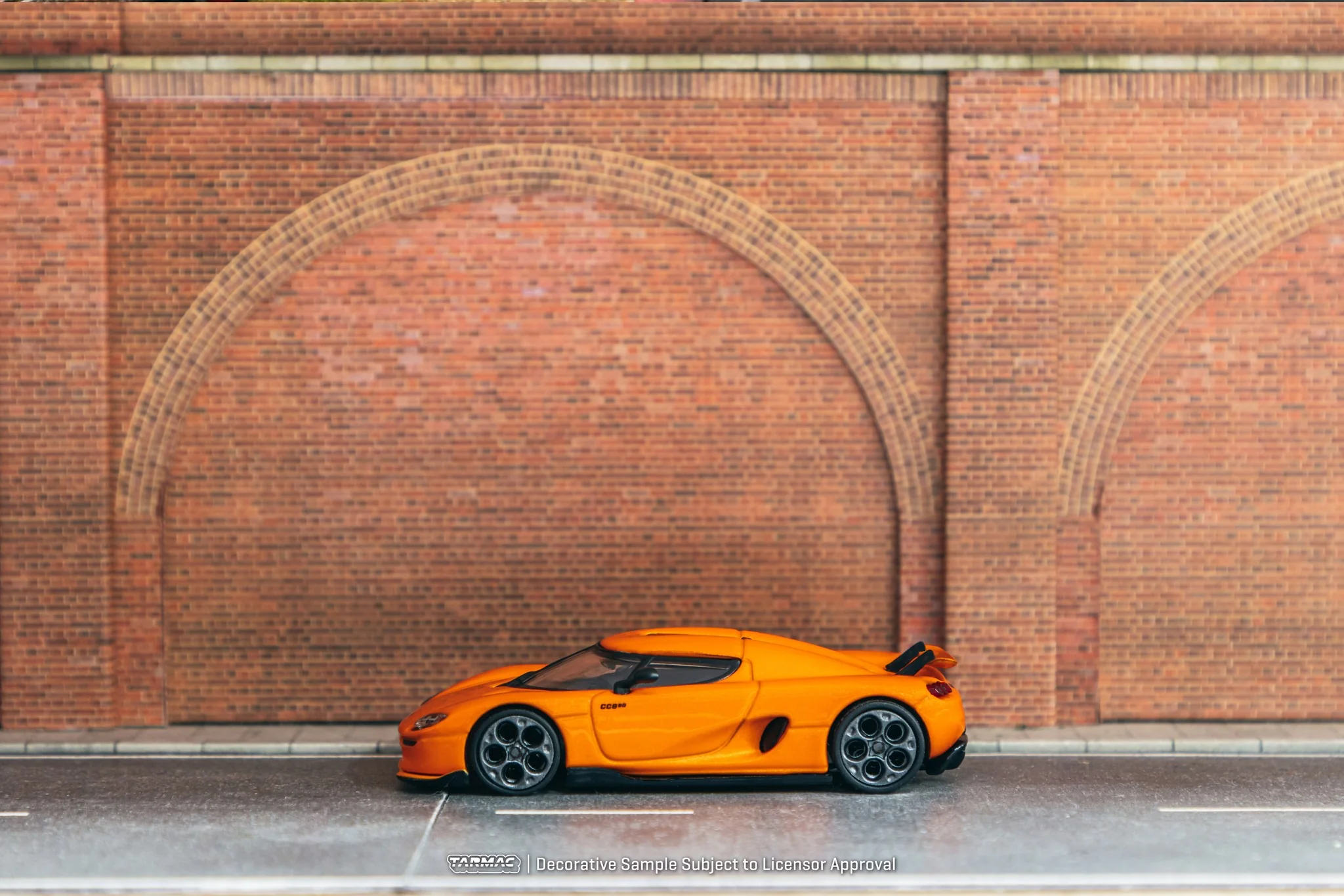 Tarmac Works 1:64 Koenigsegg CC850 in Orange - Image 3
