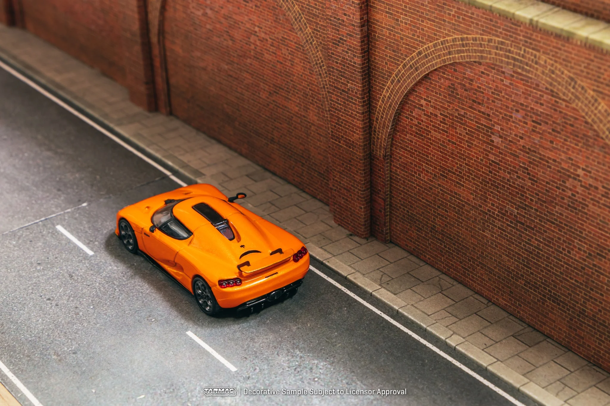 Tarmac Works 1:64 Koenigsegg CC850 in Orange - Image 4