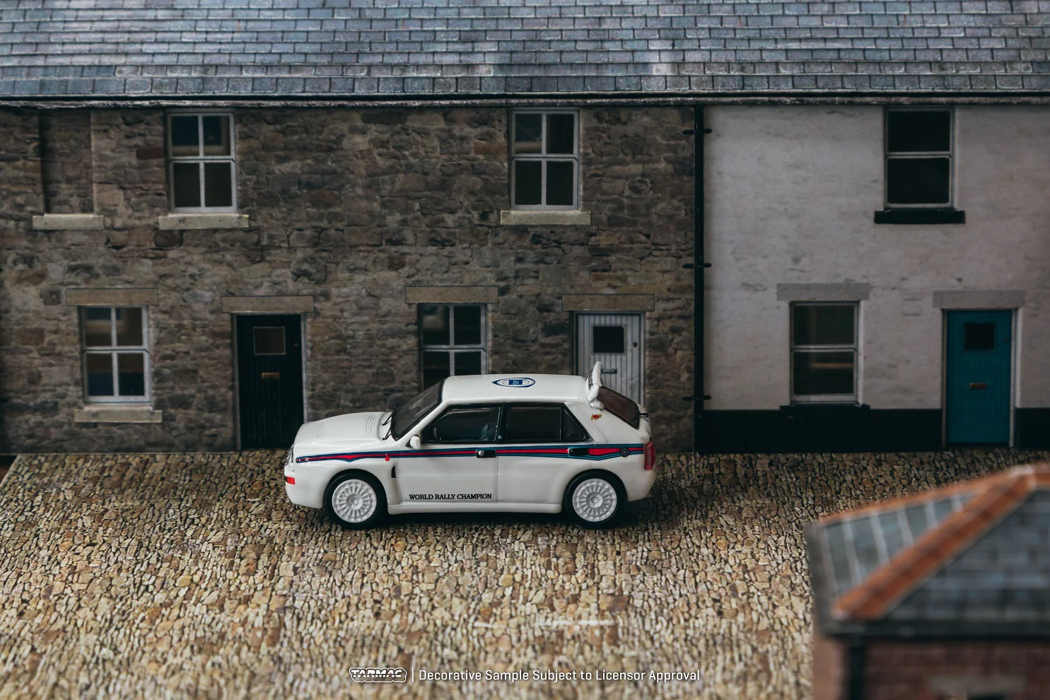 Tarmac Works 1:64 Lancia Delta HF Integrale Martini 6 - Image 4