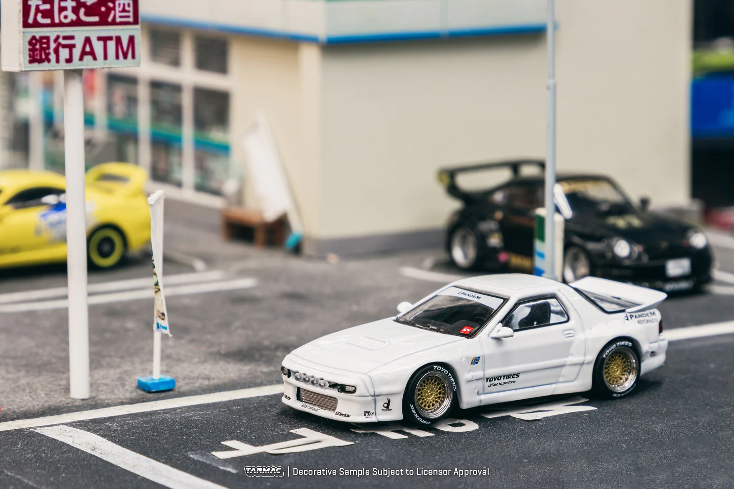 Tarmac Works 1:64 Mazda (FC3S) RX-7 PANDEM in White - Image 2