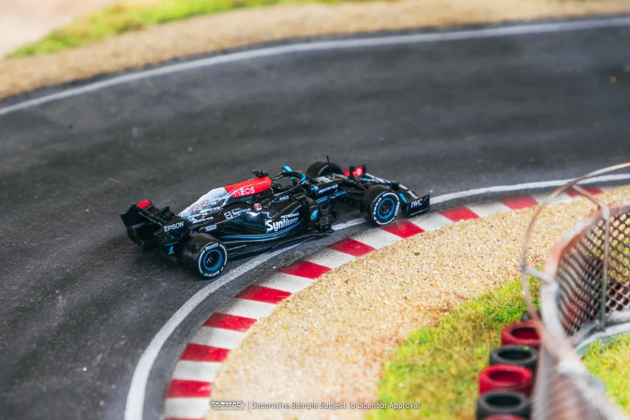 Tarmac Works 1:64 Mercedes-AMG F1 W12 E Performance São Paulo Grand Prix 2021 Winner Lewis Hamilton - Image 4