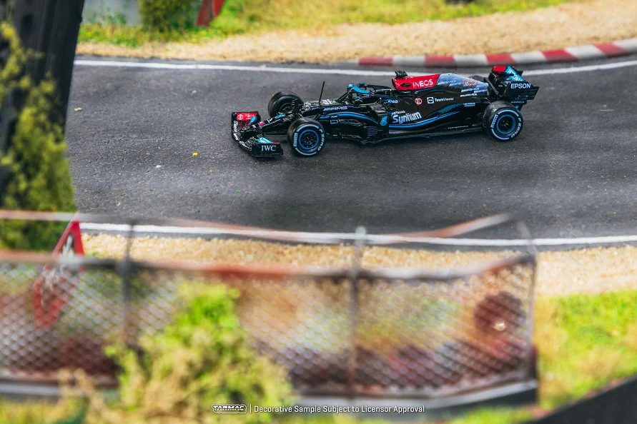 Tarmac Works 1:64 Mercedes-AMG F1 W12 E Performance São Paulo Grand Prix 2021 Winner Lewis Hamilton - Image 5