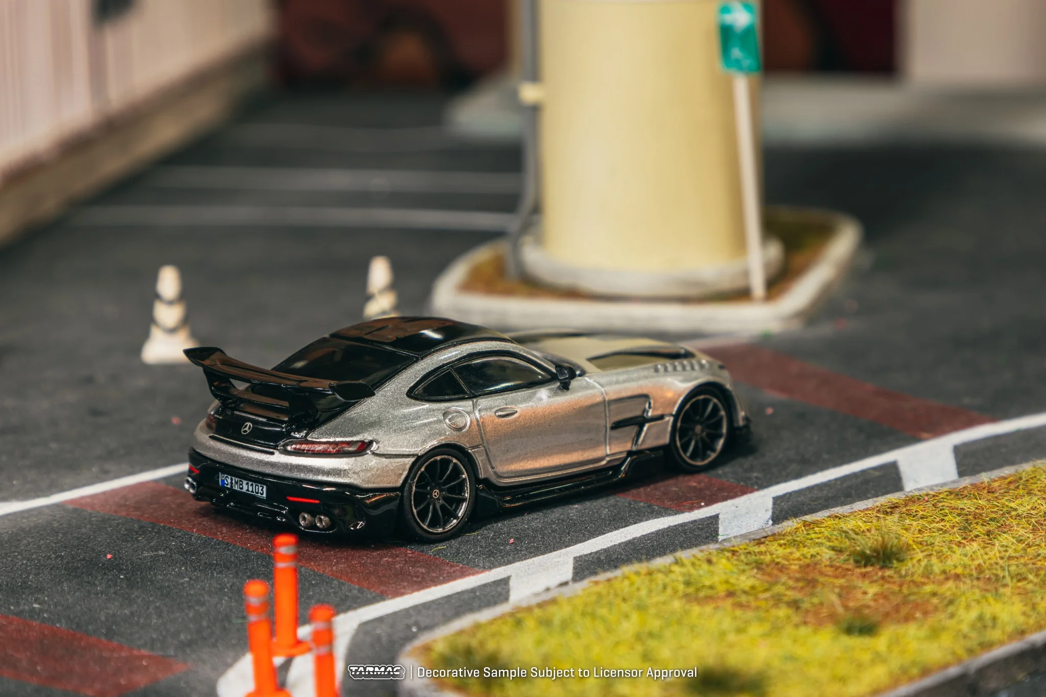 Tarmac Works 1:64 Mercedes-Benz AMG GT Black Series in Silver - Image 3