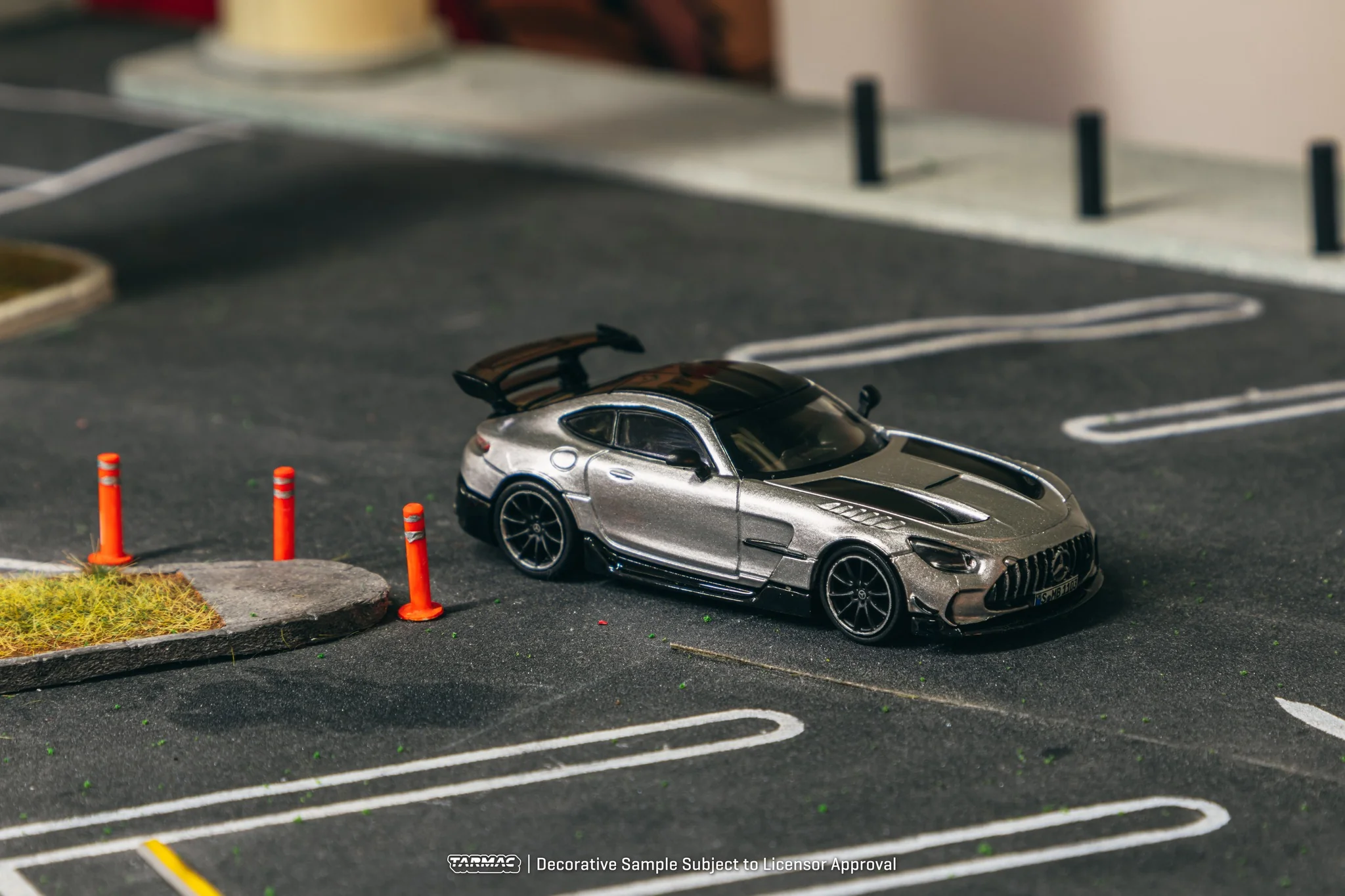 Tarmac Works 1:64 Mercedes-Benz AMG GT Black Series in Silver - Image 4