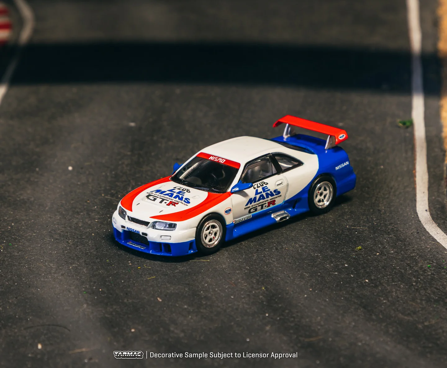 Tarmac Works 1:64 Nissan NISMO GT-R LM Test Car - Image 2