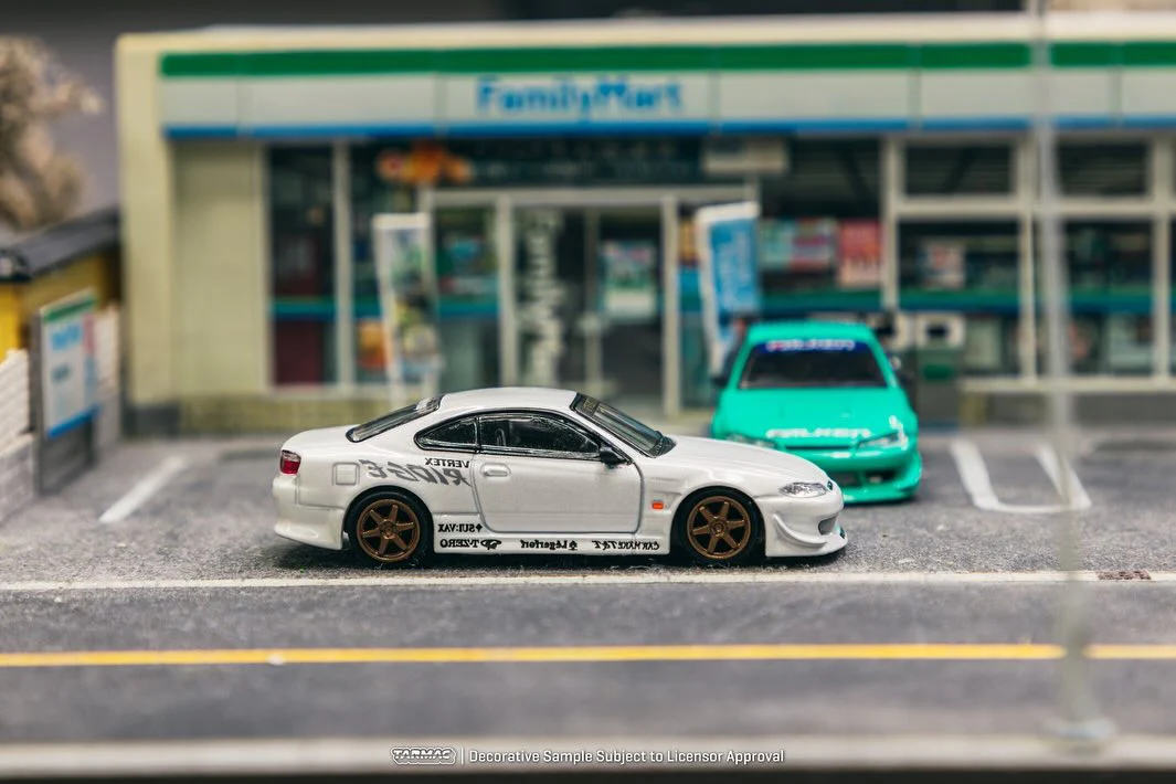 Tarmac Works 1/64 Nissan Silvia (S15) VERTEX in White - Image 4