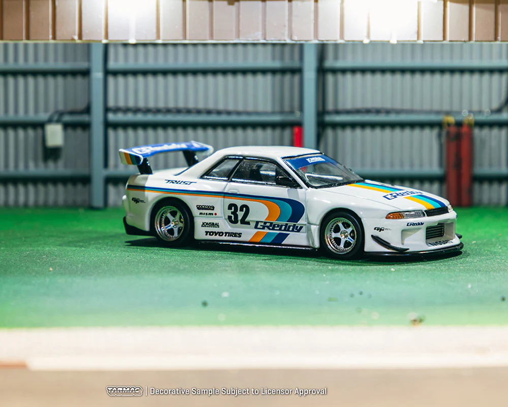 Tarmac Works 1:64 Nissan Skyline GT-R (R32) Widebody Jonsibal Designworks & Greddy Special Limited Edition in White - Image 5