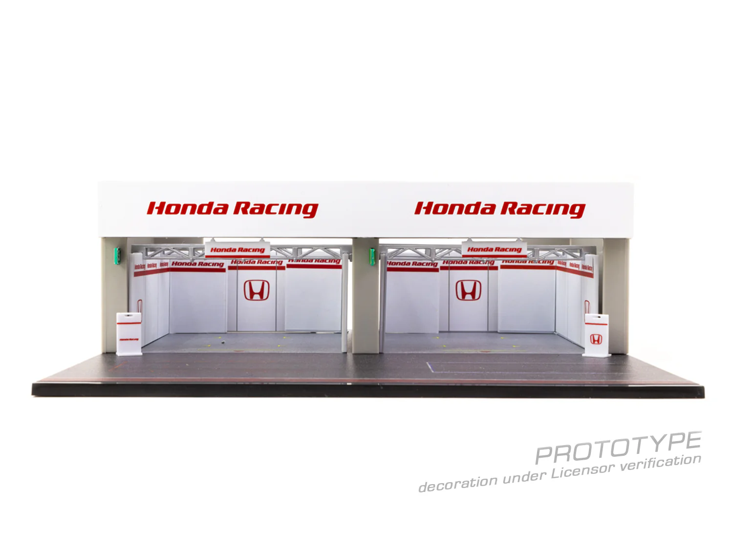 Tarmac Works 1:64 Pit Garage Diorama, Honda Racing - Image 4