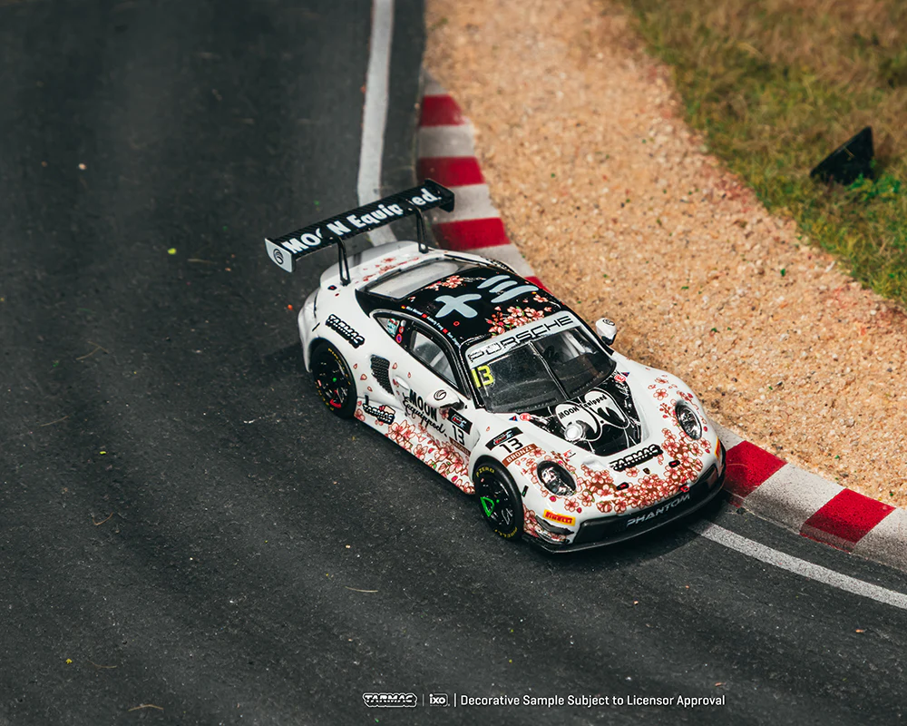 *PREORDER* Tarmac Works 1:64 Porsche 911 GT3 R – Suzuka 1000km IGTC 2025 with Trading Cards Combo - Image 3