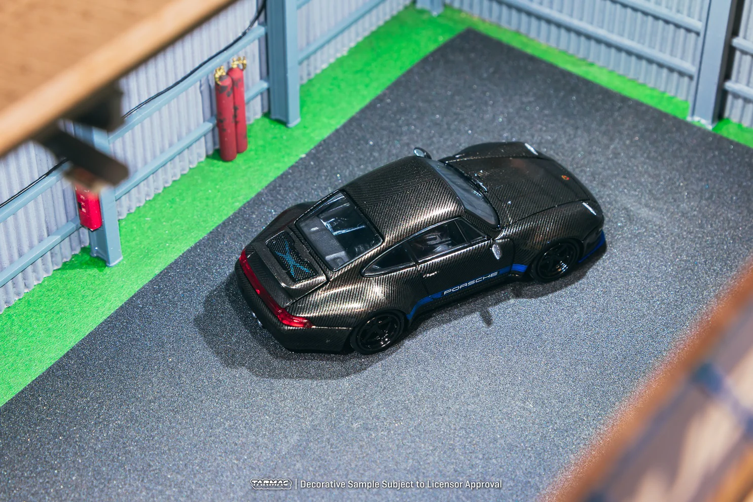 Tarmac Works 1:64 Porsche 993 Remastered Gunther Werks in Black Carbon Fiber - Image 2