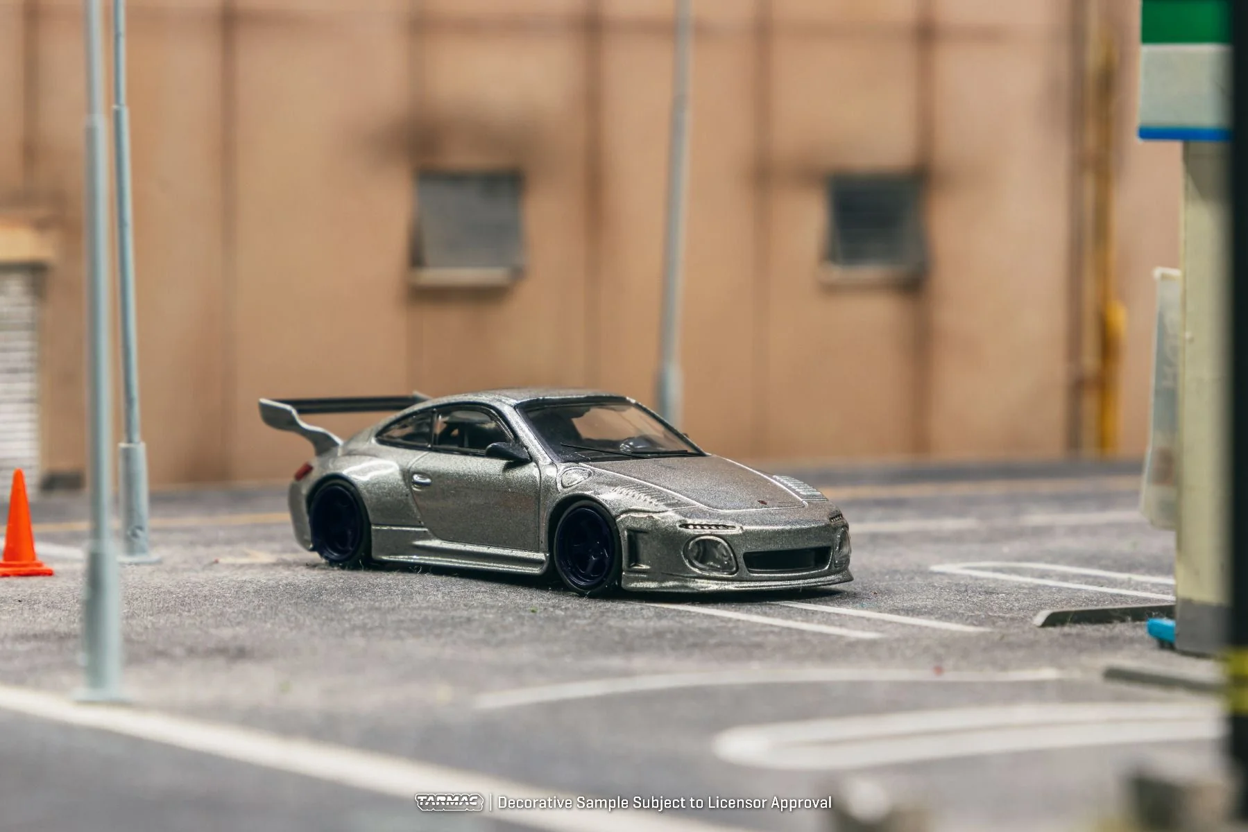Tarmac Works 1/64 Porsche 997 (911) Old New in Gray Metallic - Image 4