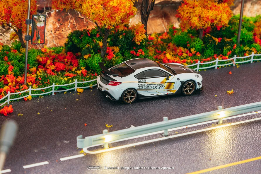 Tarmac Works 1:64 Toyota GR86 HKS Hipermax Edition in White and Black - Image 3