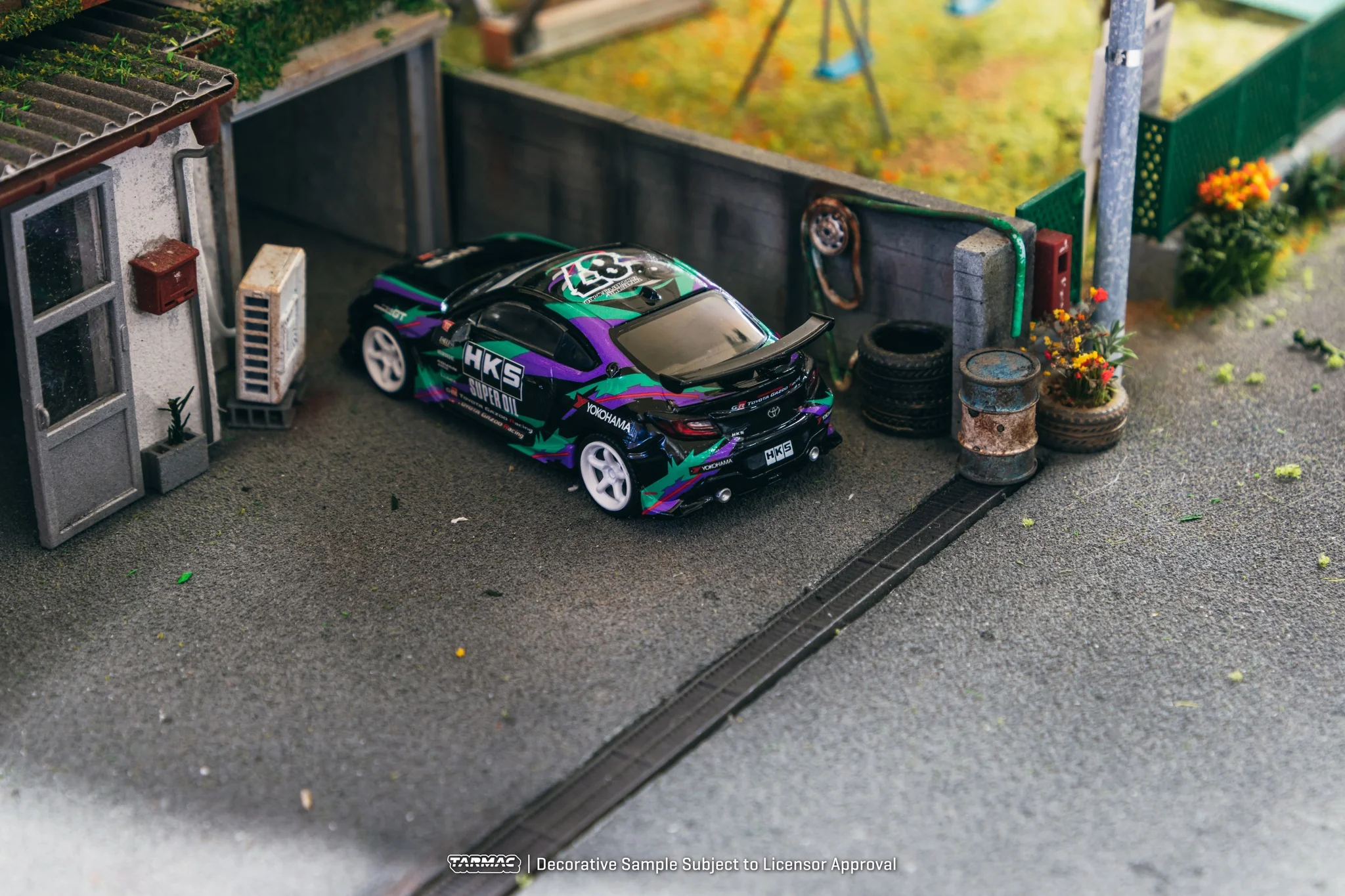 Tarmac Works 1:64 Toyota GR86 HKS in Black - Image 4