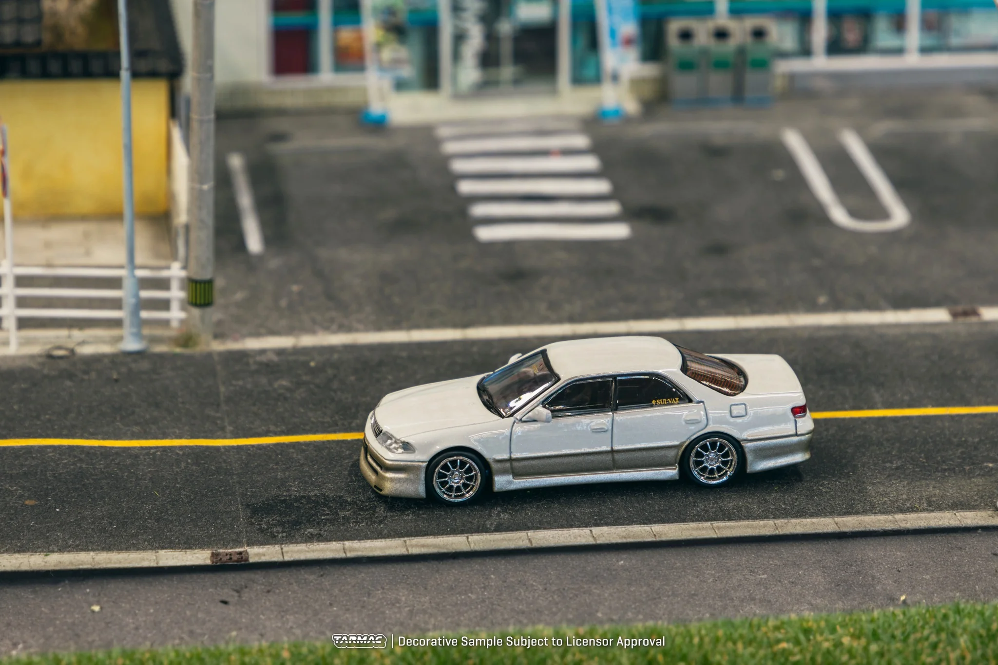 Tarmac Works 1/64 Toyota JZX100 Mark II VERTEX Lamely Special in White Metallic - Image 4